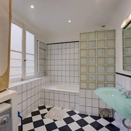Top Floor Duplex Apt/rooftop Views/mins To Beach * Антиб